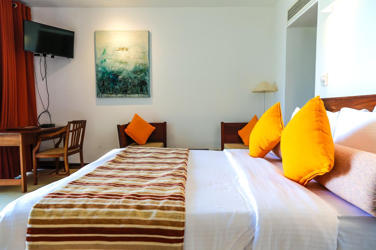 Grand Beach Wadduwa Luaran gambar